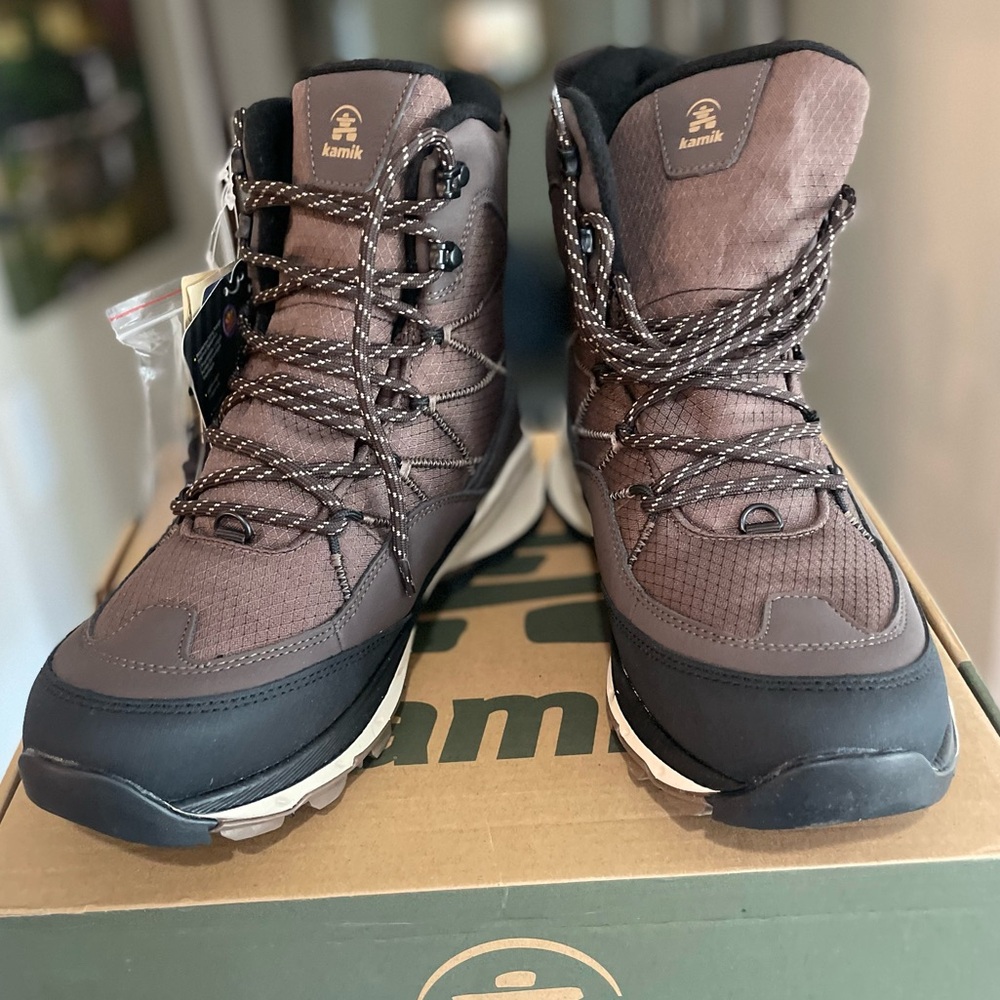 Kamik Men's Brown and Black Waterproof Rain Boots-Men's size 7-New in box